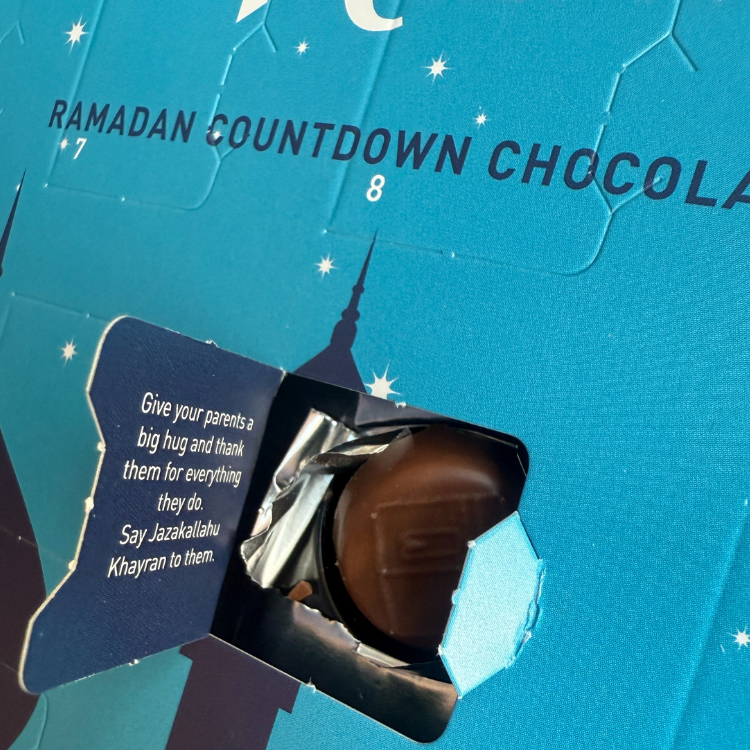 Girl Standing & My Eid Journey & Masjid– Ramadan Advent Chocolate Calendars (3)